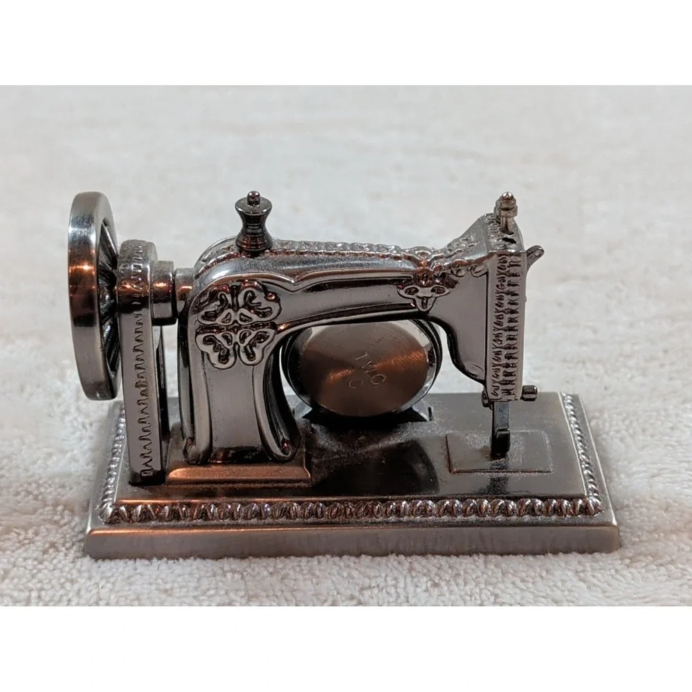 Martha Pullen Vintage Style Sewing Machine Clock Miniature Collectible